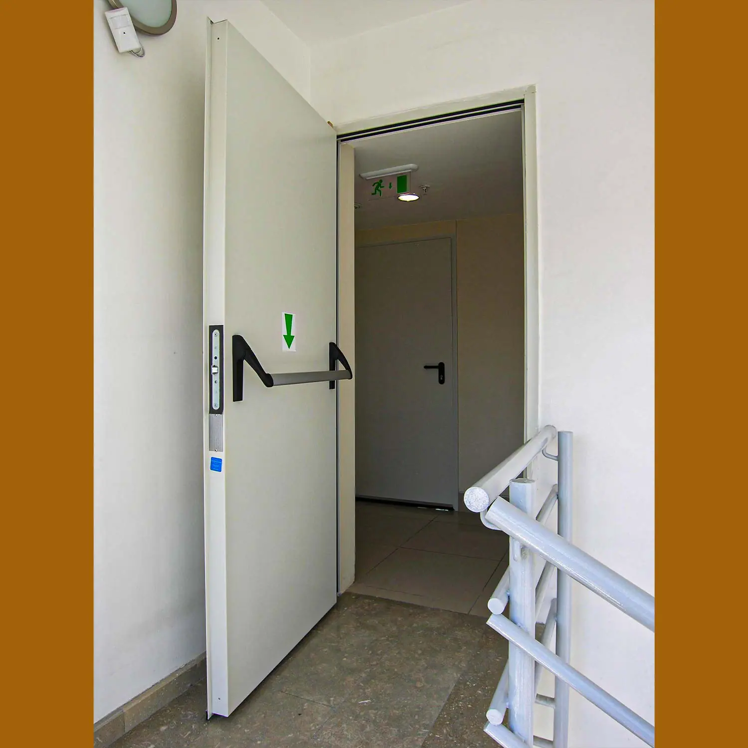 CỬA THOÁT HIỂM CHỐNG CHÁY